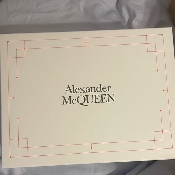 Brand new Alexander McQueen - Picture 2 of 16